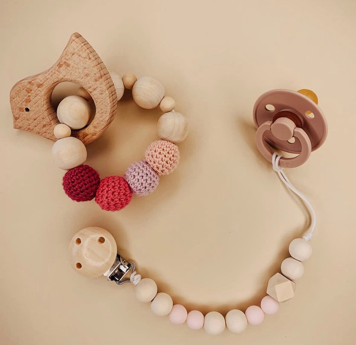 Set De Regalo Recién Nacido Mordedor y Porta Chupete De Bambú